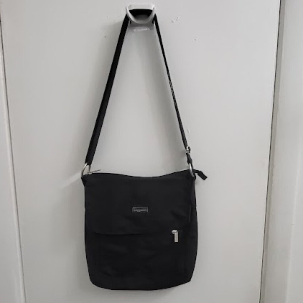 Baggallini medium crossbody/shoulder bag EUC